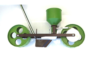 R4 mini farmer rezgőnyelves vetőgép (nyéllel)